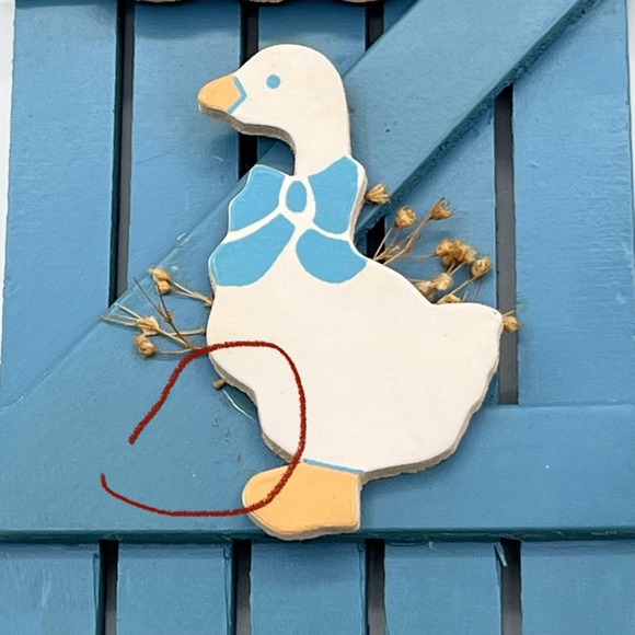 Vintage 80's CHRIS' Kitchen Blue Wood Country Goose RUSS Refrigerator Magnet - Picture 3 of 6